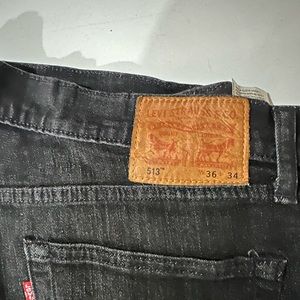 Levi’s 513 men’s jeans in charcoal. Regular fit